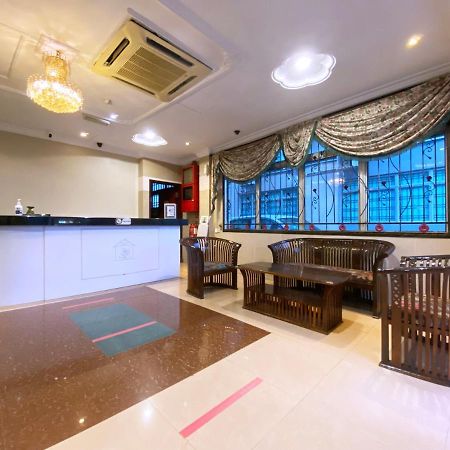 Mr Hotel Nusa Bestari Скудай Екстериор снимка