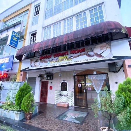 Mr Hotel Nusa Bestari Скудай Екстериор снимка
