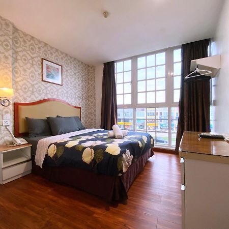 Mr Hotel Nusa Bestari Скудай Екстериор снимка