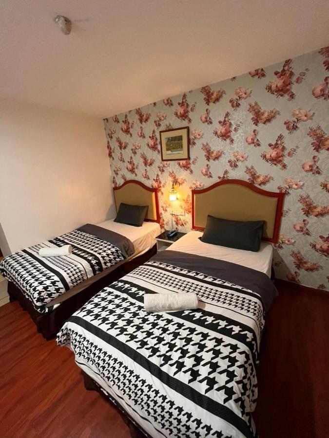 Mr Hotel Nusa Bestari Скудай Екстериор снимка