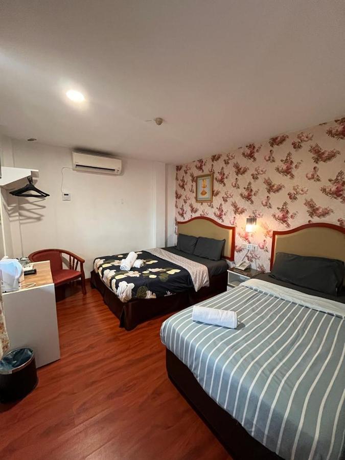 Mr Hotel Nusa Bestari Скудай Екстериор снимка