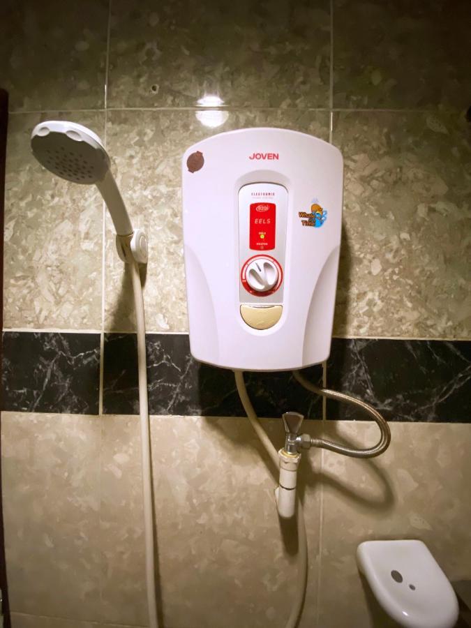 Mr Hotel Nusa Bestari Скудай Екстериор снимка