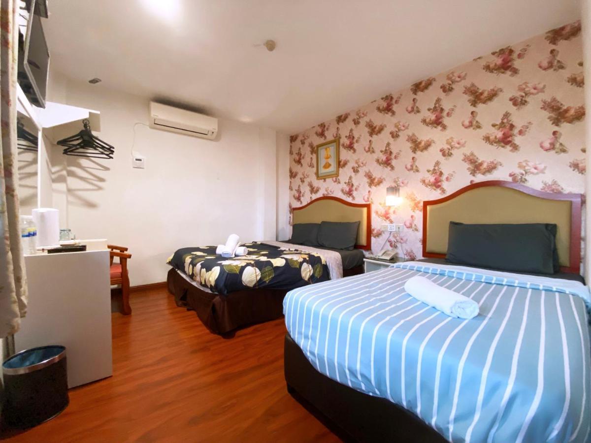 Mr Hotel Nusa Bestari Скудай Екстериор снимка