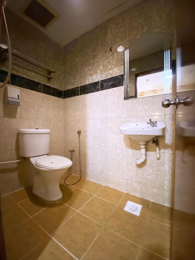 Mr Hotel Nusa Bestari Скудай Екстериор снимка