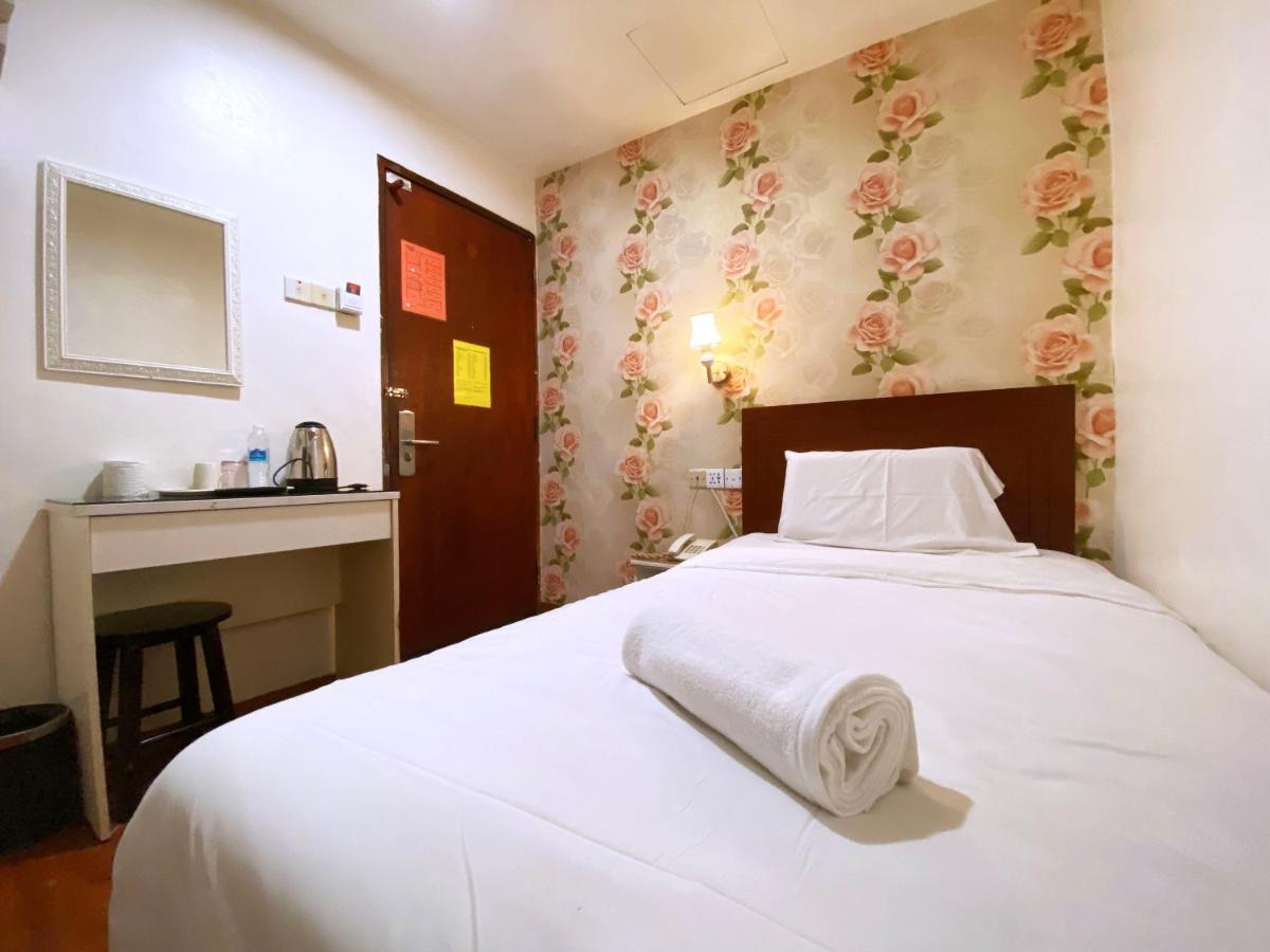 Mr Hotel Nusa Bestari Скудай Екстериор снимка