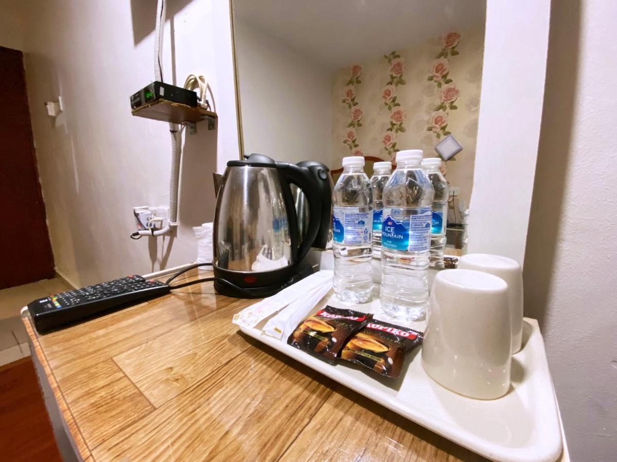 Mr Hotel Nusa Bestari Скудай Екстериор снимка