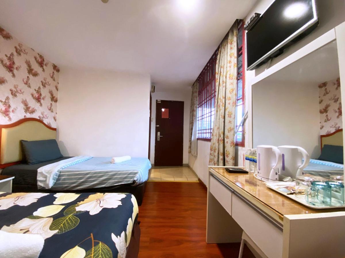 Mr Hotel Nusa Bestari Скудай Екстериор снимка