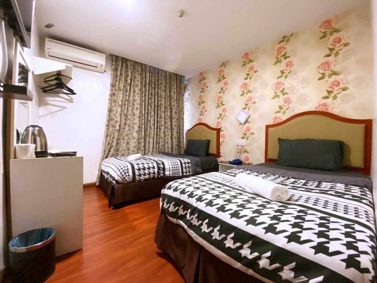Mr Hotel Nusa Bestari Скудай Екстериор снимка