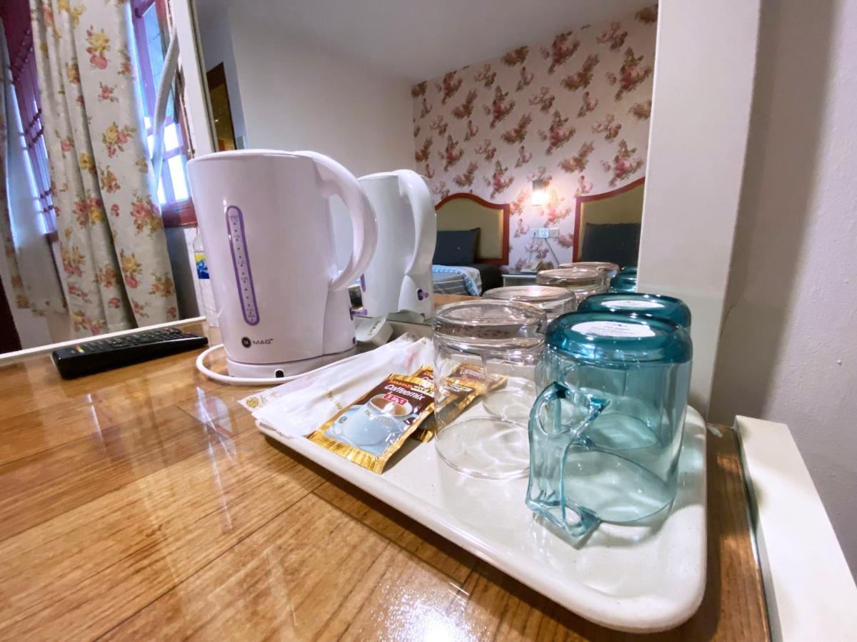 Mr Hotel Nusa Bestari Скудай Екстериор снимка